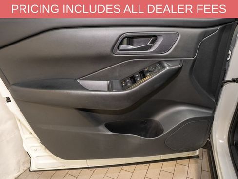 Used 2024 Nissan Rogue S AWD/4WD image 10
