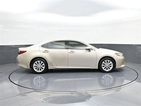 Used 2013 Lexus ES 300h image 25