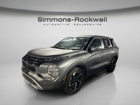 Used 2024 Mitsubishi Outlander SE image 13