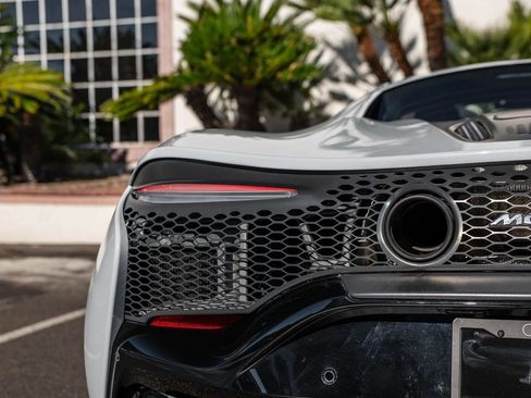 Used 2023 McLaren Artura image 31