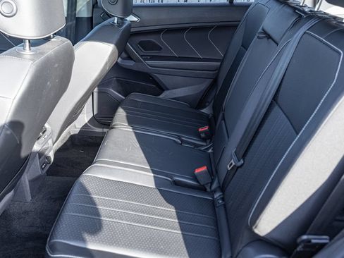 Used 2023 Volkswagen Tiguan SE w/ Panoramic Sunroof Package FWD image 29