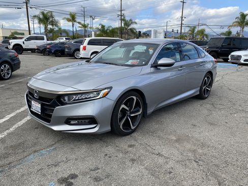 Used 2018 Honda Accord Sport image 2