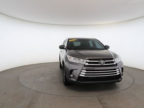 Used 2018 Toyota Highlander XLE image 30