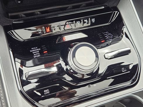 New 2026 Jeep Grand Wagoneer 4WD image 19