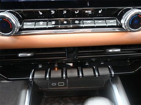 Used 2024 GMC Canyon AT4 w/ Technology Package image 6