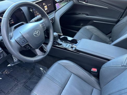 Used 2025 Toyota Camry XSE FWD image 4