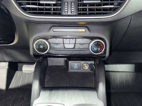 Used 2022 Ford Escape SE image 21