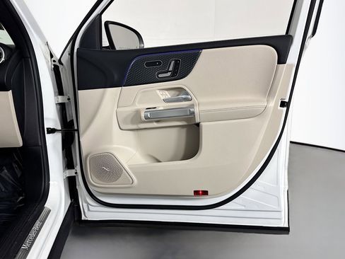 New 2025 Mercedes-Benz GLB 250 image 22