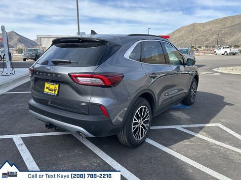 Used 2024 Ford Escape SE w/ PHEV Premium Package image 7