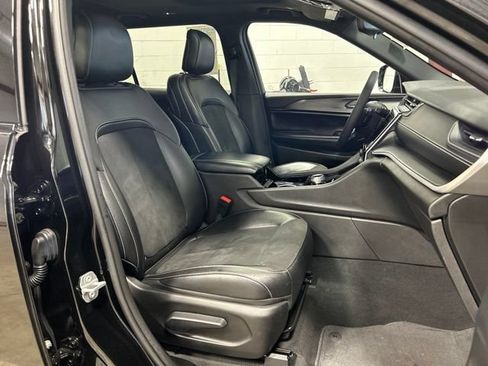 Used 2023 Jeep Grand Cherokee L Laredo AWD/4WD image 12