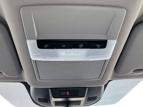 Used 2023 Nissan Rogue S image 34