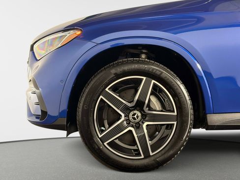 Used 2025 Mercedes-Benz GLC 300 4MATIC w/ AMG Line image 13