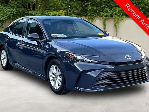 Used 2025 Toyota Camry LE image 1