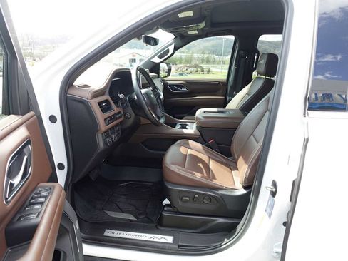 Used 2024 Chevrolet Suburban High Country AWD/4WD image 12