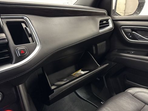 Used 2024 Chevrolet Suburban LT image 17