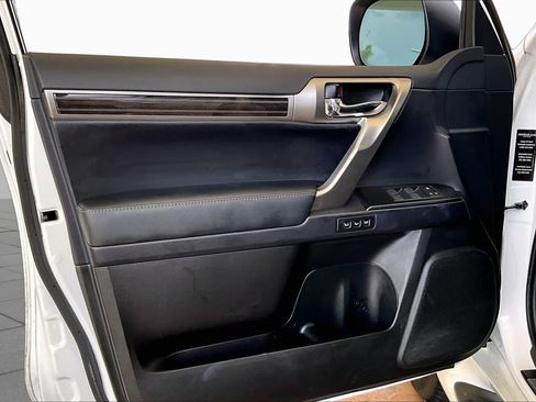 Used 2023 Lexus GX 460 Luxury w/ Accessory Package AWD/4WD image 19