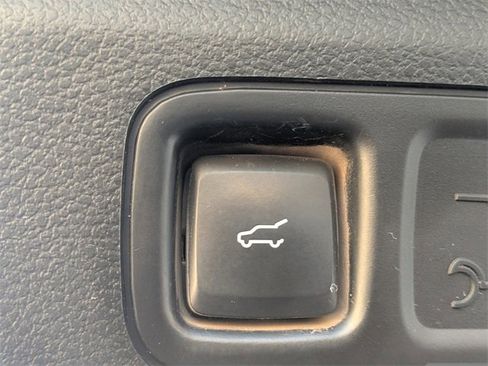 Used 2021 Ford Expedition XLT image 13