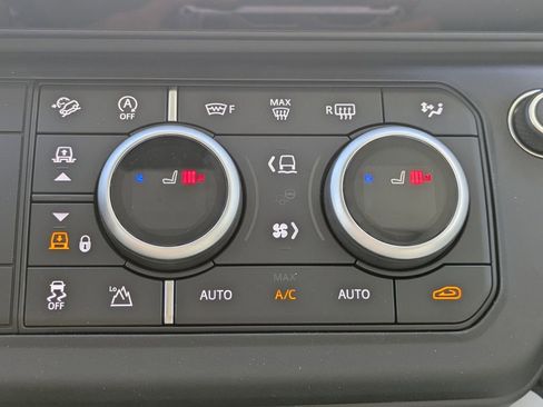 New 2026 Land Rover Defender 110 X-Dynamic SE AWD/4WD image 25