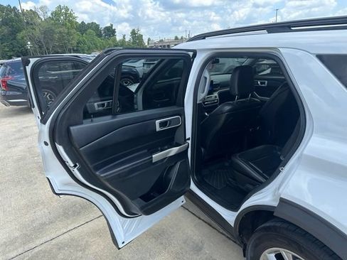 Used 2020 Ford Explorer XLT w/ Equipment Group 202A RWD image 12