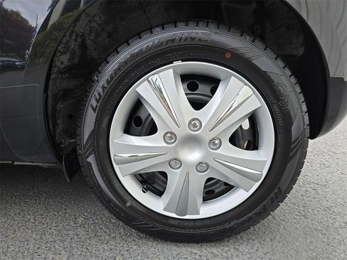 Used 2011 Toyota Yaris Base image 6