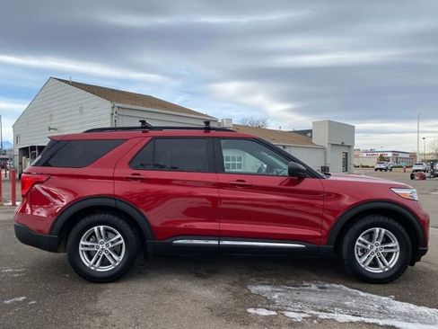 Used 2020 Ford Explorer XLT image 6