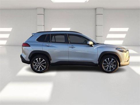 Used 2023 Toyota Corolla Cross XLE image 6