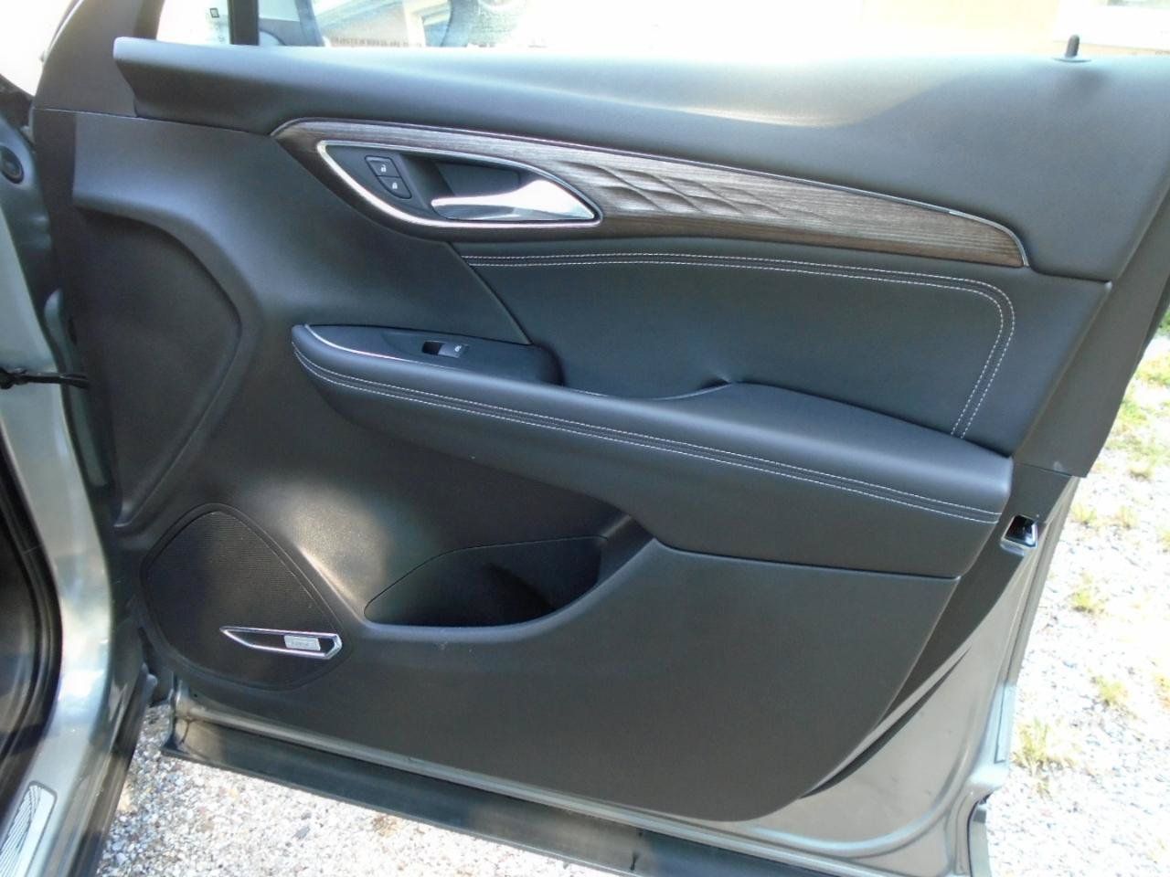 Used 2023 Buick Envision Avenir AWD/4WD image 19