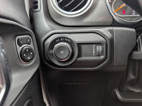 Used 2023 Jeep Wrangler Sahara image 35