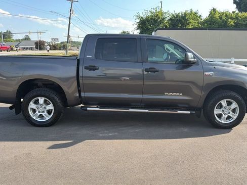 Used 2012 Toyota Tundra 4x4 CrewMax w/ SR5 Pkg image 9