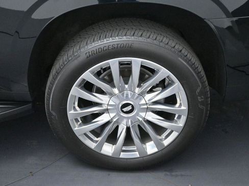 Certified 2024 Cadillac Escalade ESV Premium Luxury AWD/4WD image 33