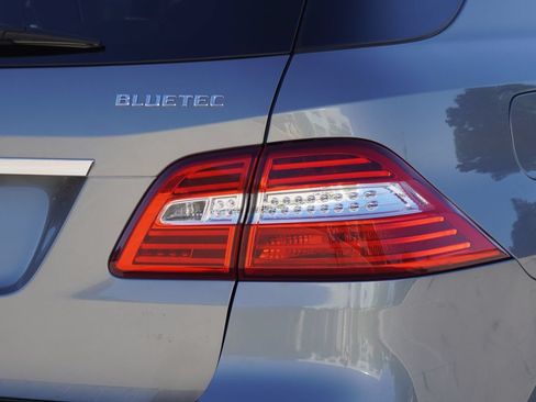 Used 2012 Mercedes-Benz ML 350 BlueTEC 4MATIC image 11