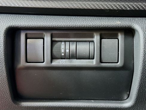 Used 2025 Subaru Crosstrek 2.0i Premium image 17