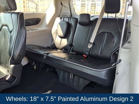 Used 2023 Chrysler Pacifica Limited image 24