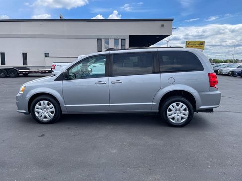 Used 2018 Dodge Grand Caravan SE w/ UConnect Hands-Free Group FWD image 5
