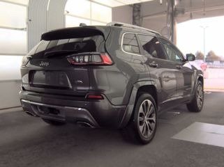 Used 2019 Jeep Cherokee Overland w/ Technology Group AWD/4WD image 3