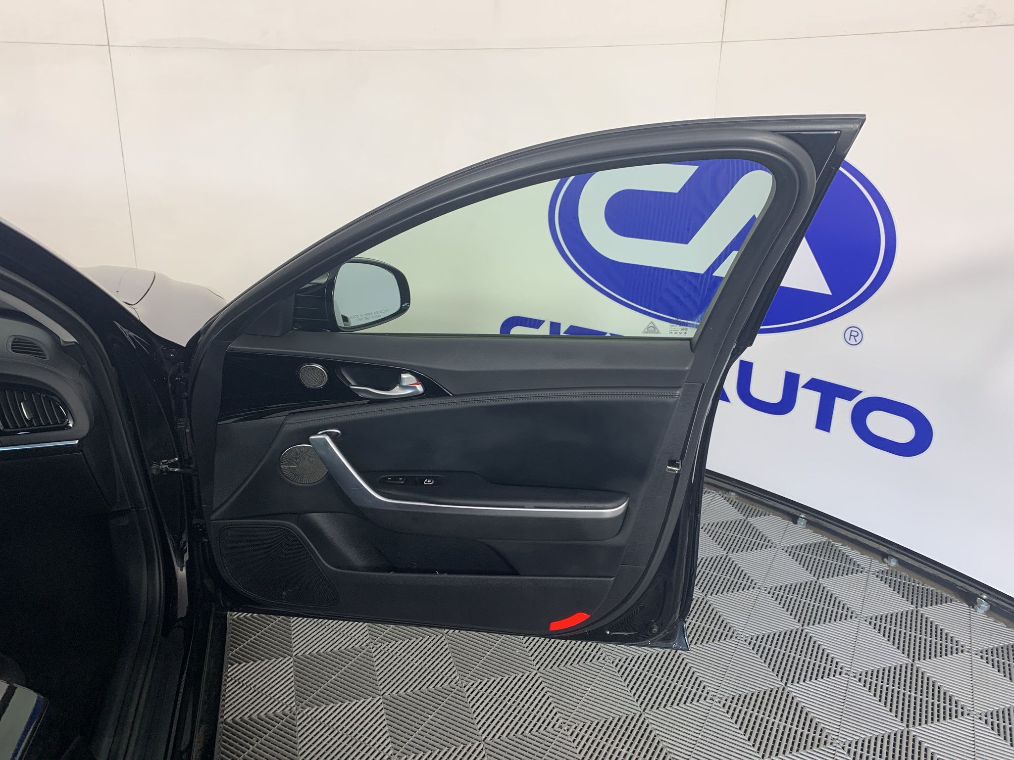 Used 2018 Kia Stinger Premium RWD image 36
