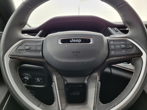 Used 2025 Jeep Grand Cherokee L Limited AWD/4WD image 8
