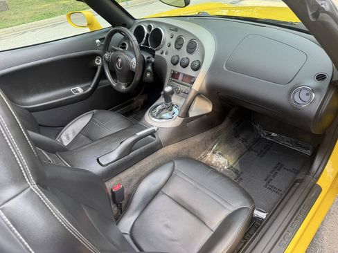 Used 2007 Pontiac Solstice Convertible w/ Premium Package RWD image 11