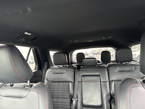 Used 2025 Ford Explorer ST-Line w/ ST-Line Street Pack image 50