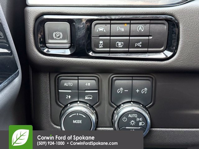 Used 2025 GMC Yukon Elevation AWD/4WD image 29