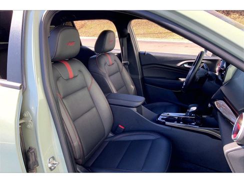 Used 2024 Chevrolet Trax RS w/ Driver Confidence Package image 7