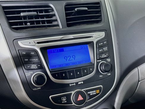 Used 2012 Hyundai Accent GLS FWD image 19