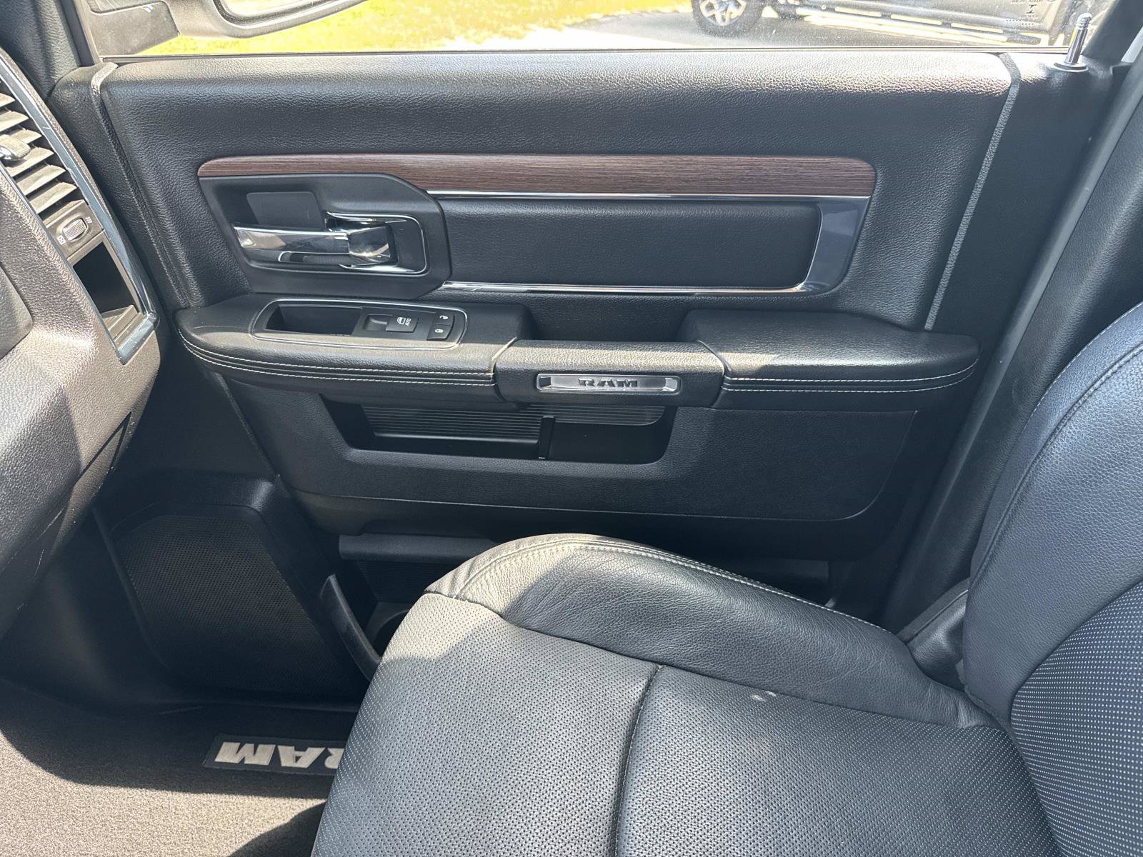 Used 2017 RAM 1500 Laramie w/ Convenience Group AWD/4WD image 28