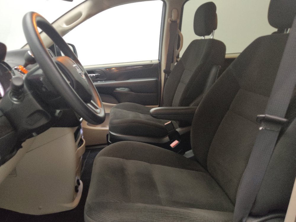 Used 2019 Dodge Grand Caravan SE w/ UConnect Hands-Free Group FWD image 17