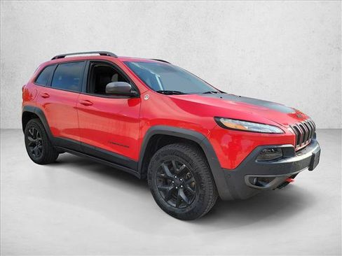 Used 2017 Jeep Cherokee Trailhawk AWD/4WD image 3