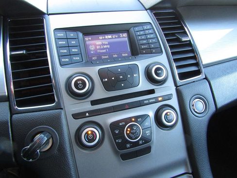 Used 2017 Ford Taurus SEL image 14