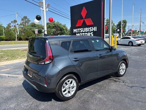Used 2025 Kia Soul LX w/ LX Technology Package FWD image 3