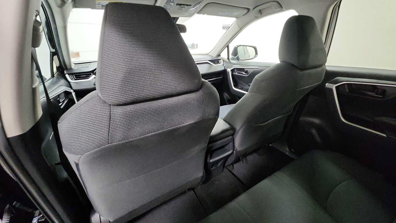 Certified 2019 Toyota RAV4 LE w/ Carpet Mat Package AWD/4WD image 25