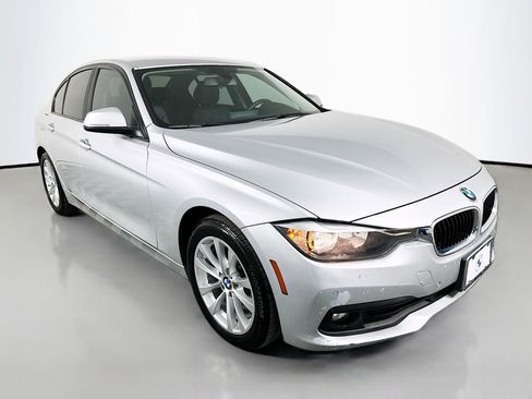 Used 2016 BMW 320i Sedan RWD image 3