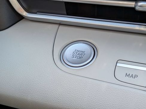 Used 2025 Hyundai Elantra Limited FWD image 25